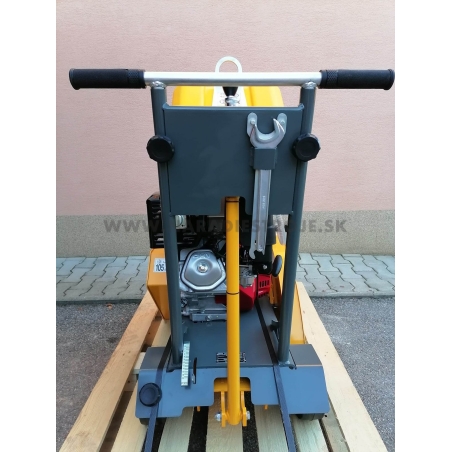 RZ 200 NTC rezačka špár s motorom Honda GX390