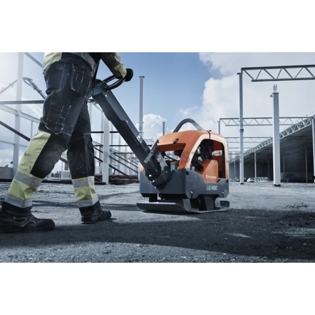 LG300 Husqvarna reverzná dieselová vibračná doska s elektrickým štartom